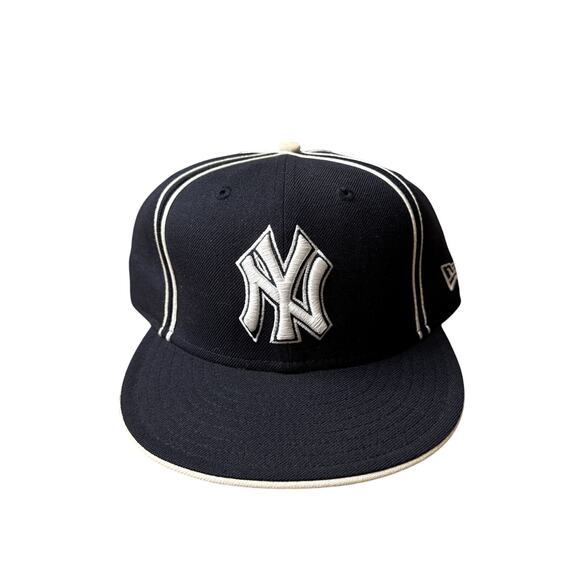 New York Yankees Cap Hat Fitted Size 7 3/4 Black New Era Embroidered Wool 6125 - Picture 1 of 10
